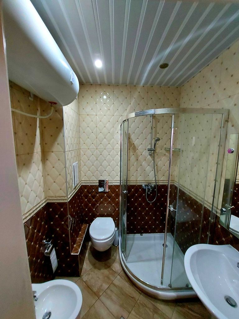 Дава се под наем Тристаен апартамент в Бургас, Център - 120 кв.м за 331.5 € - Снимка #12