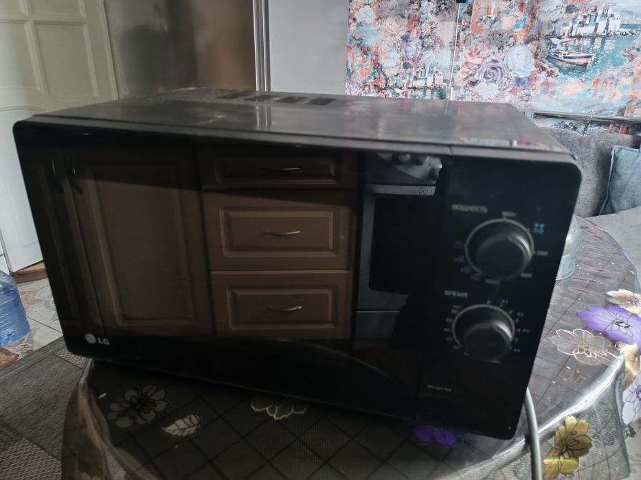 Продам микроволновку LG б/у