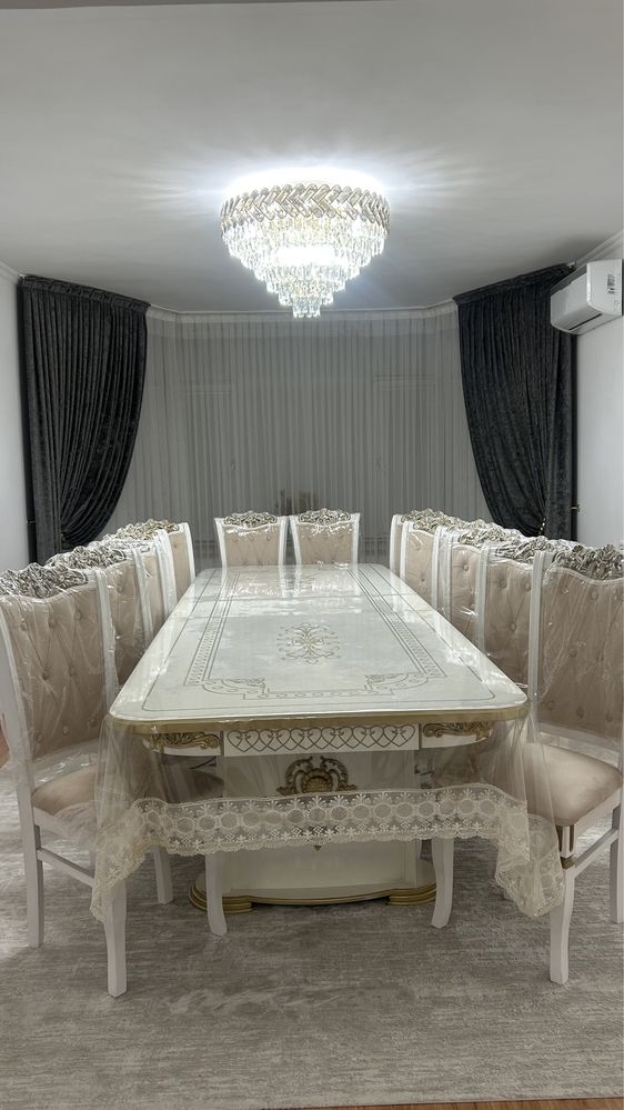 Стол со стульями