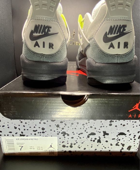 Air Jordan 4 Retro SE neon sneakers