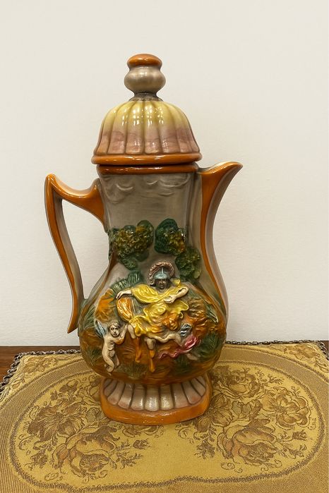 Порцеланова кана Capodimonte Италия с релефна украса