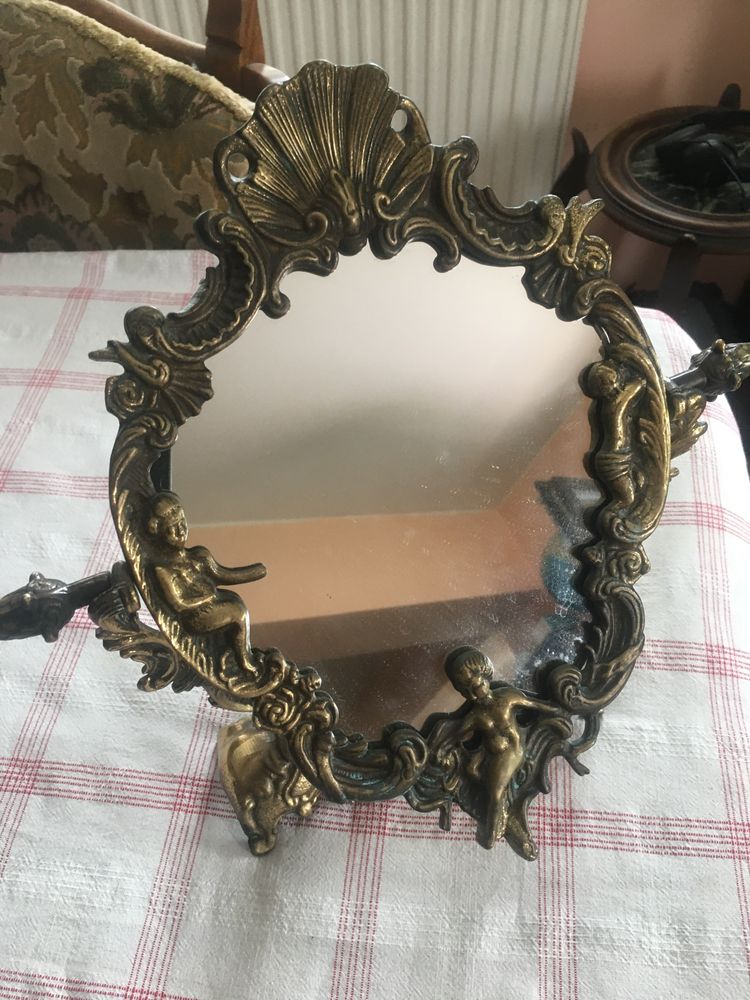 Oglindă veche, din alamă