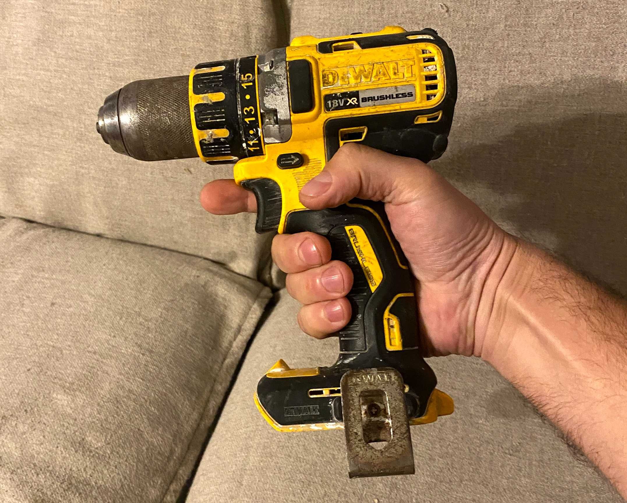 Masina gaurit si insurubat percutie Dewalt DCD790 18V brushless corp