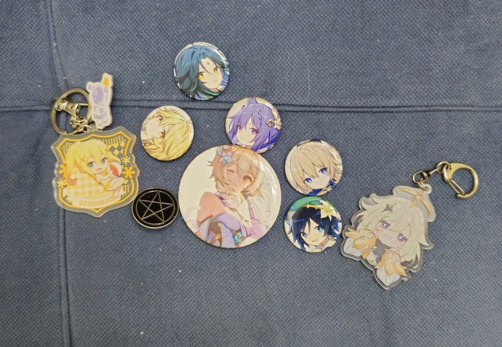 Значки и брелоки