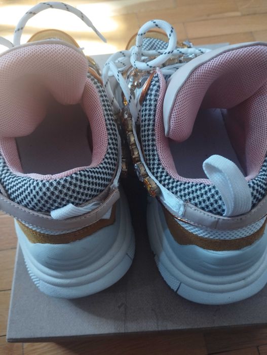 Маратонки с камъни по модел на Gucci