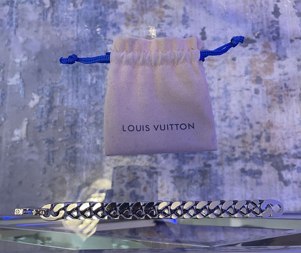 Louis Vuitton гривна