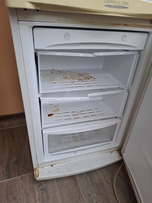 Хладилник.    Lg