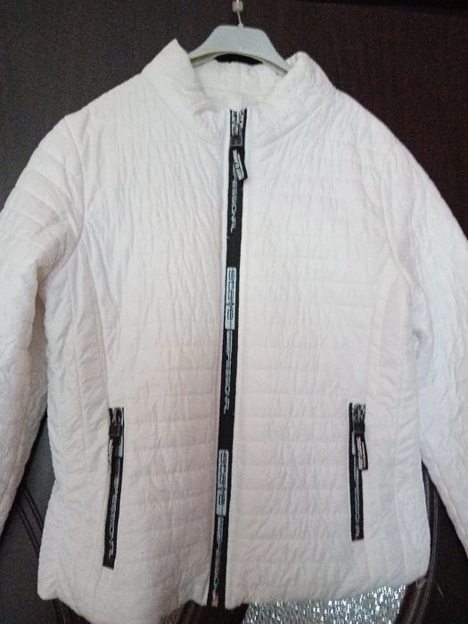 Две якета в бяло