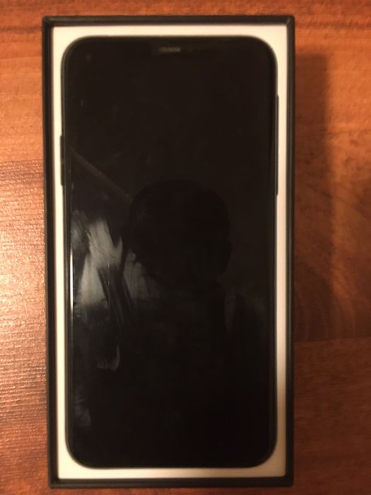 I phone 11 pro max Midnight Green 64GB