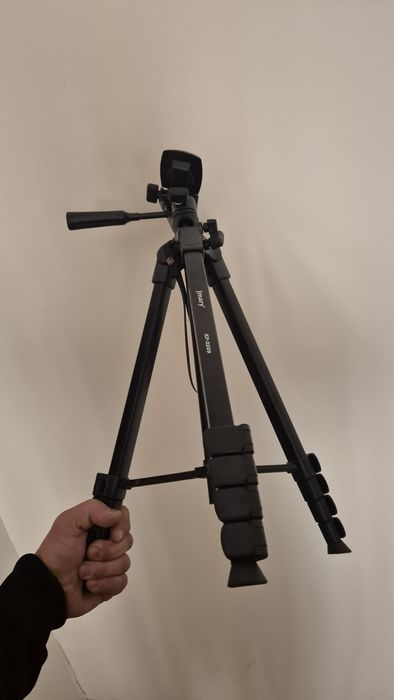 Фотоаппарат Canon 250d зеркалный +штатив +fleshka 64gb. Камера фото