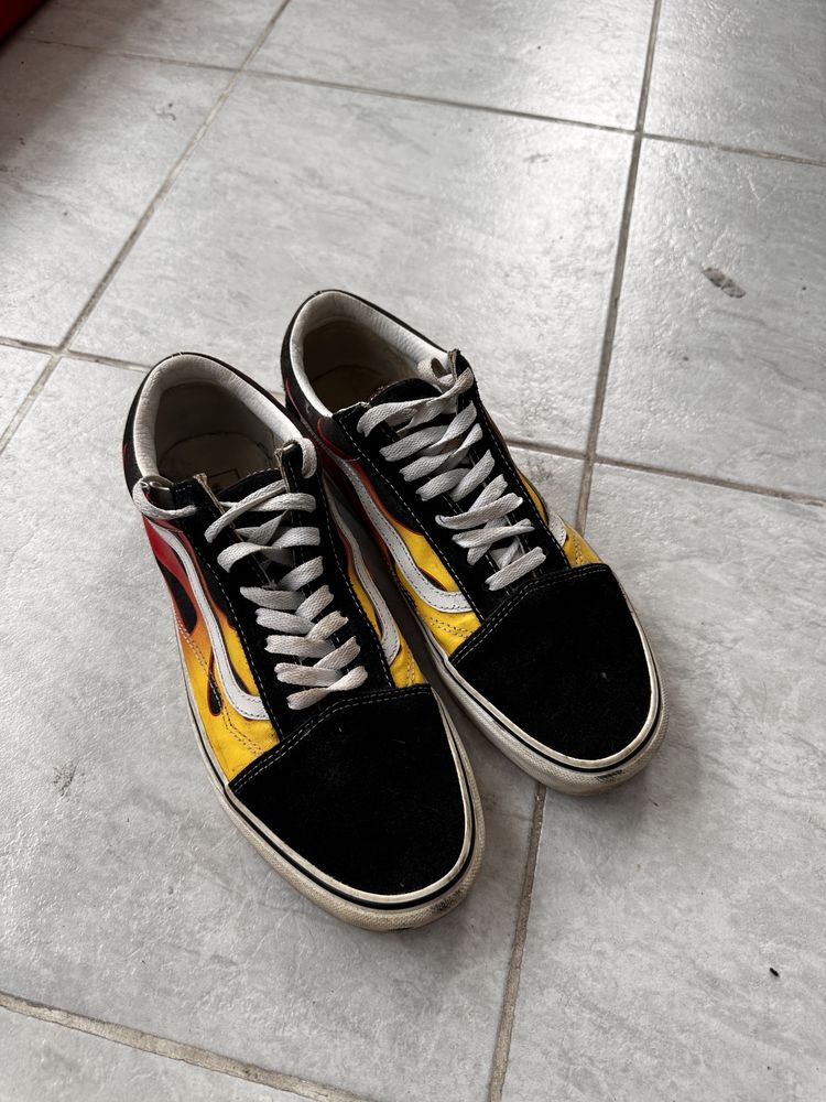 Vans Flames stare buna