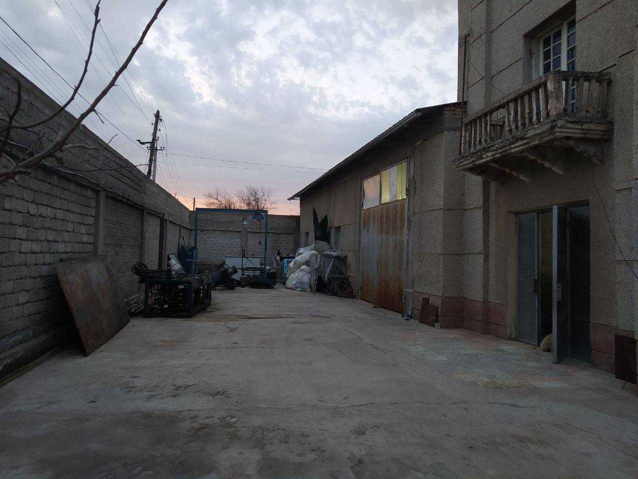 Продаётся производственная  база. Йик ота. 16 соток. Фасад 65м.