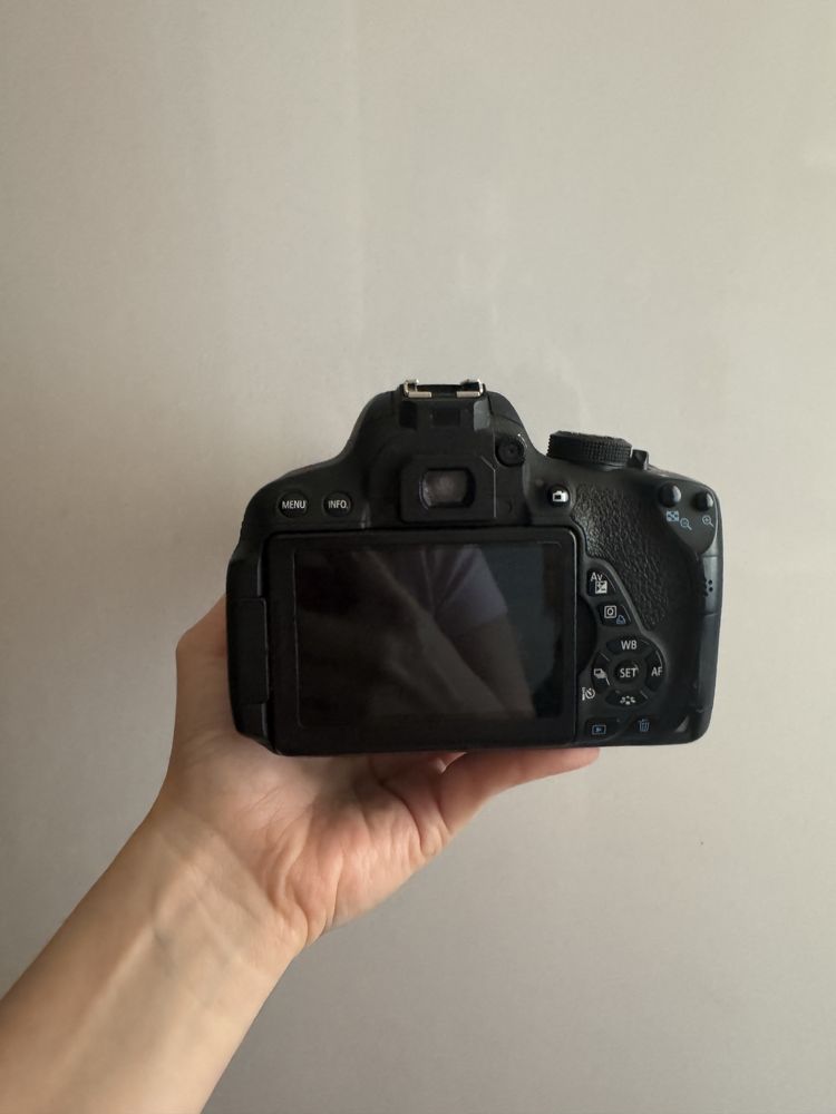 Canon 700d продаю срочно
