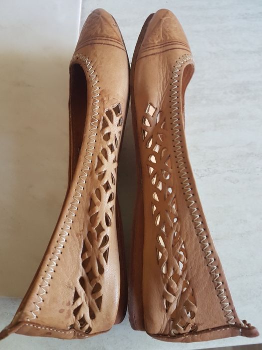 Vand espadrile/sandale de vara,din piele ,nefolosite ,pentru dama