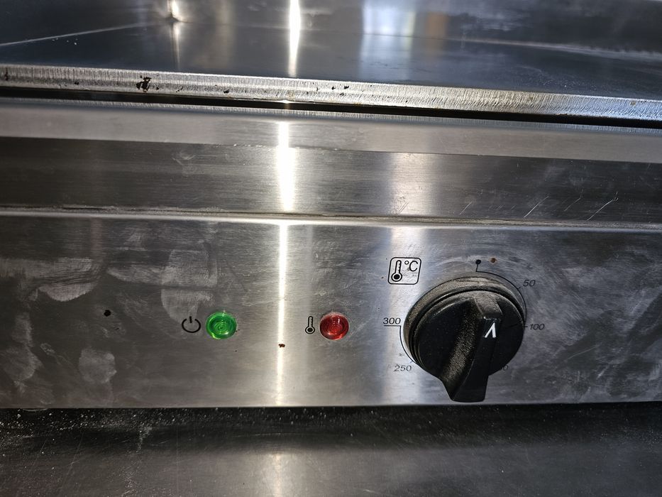 Grill electric aproape nefolosit