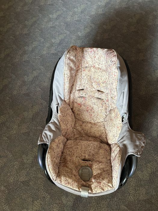 Продам 2 шт детское кресло автомобильное