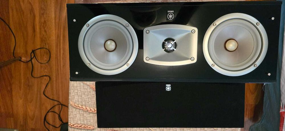 Vând boxe Yamaha:  NS 777 și NS C 444