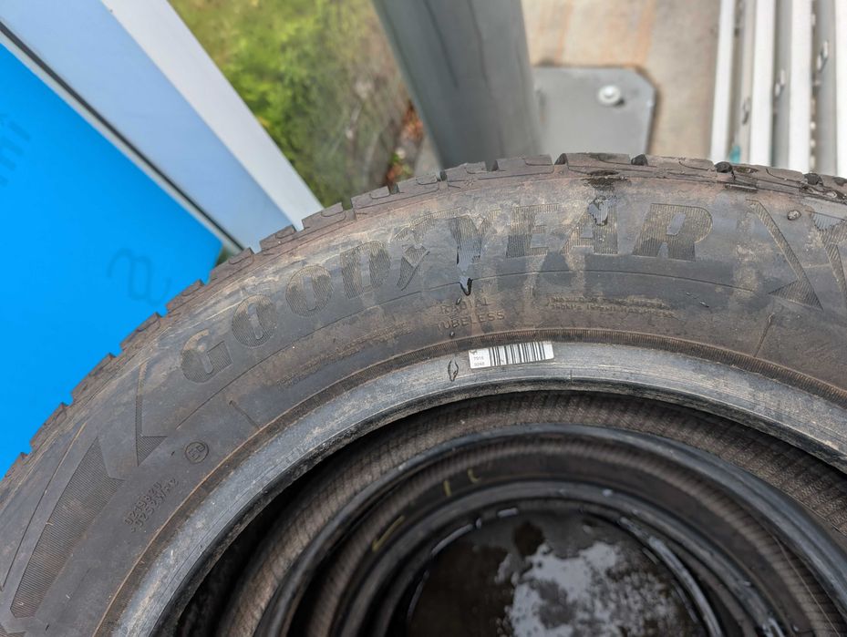 Set anvelope iarna GOODYEAR 215/60R17