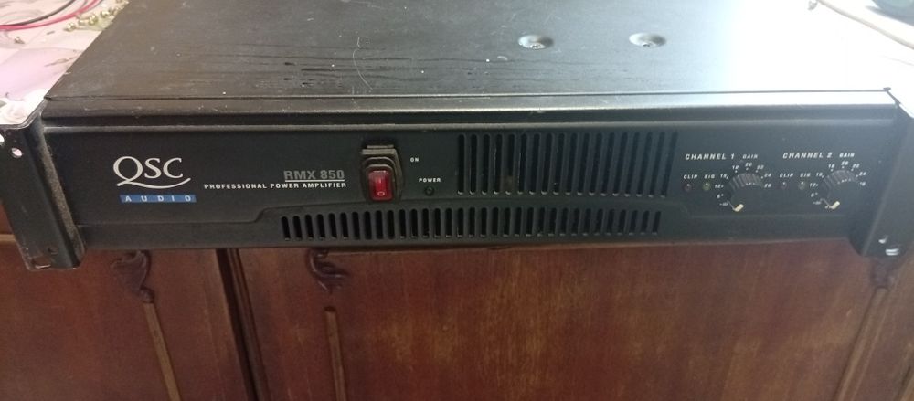 QSC RMX 850 cu transformatorul ars