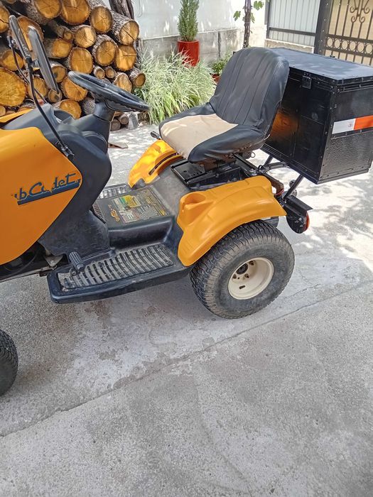 Vand Tractoraș Cub Cadet