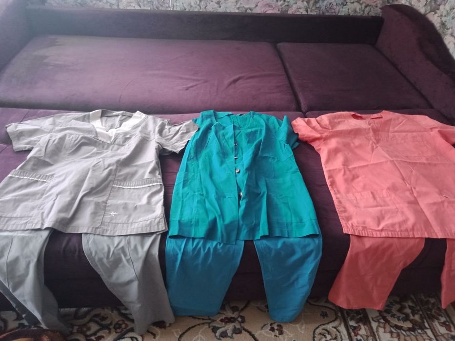 Отдам три рабочих костюма