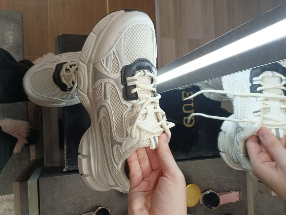 Нови сникърси cropp