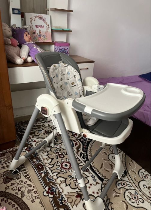 Стульчик для кормлений ребенка