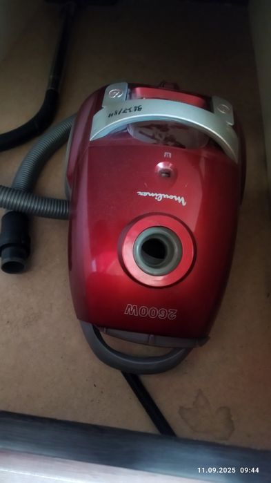 Продам чемодан и пылесос вместе