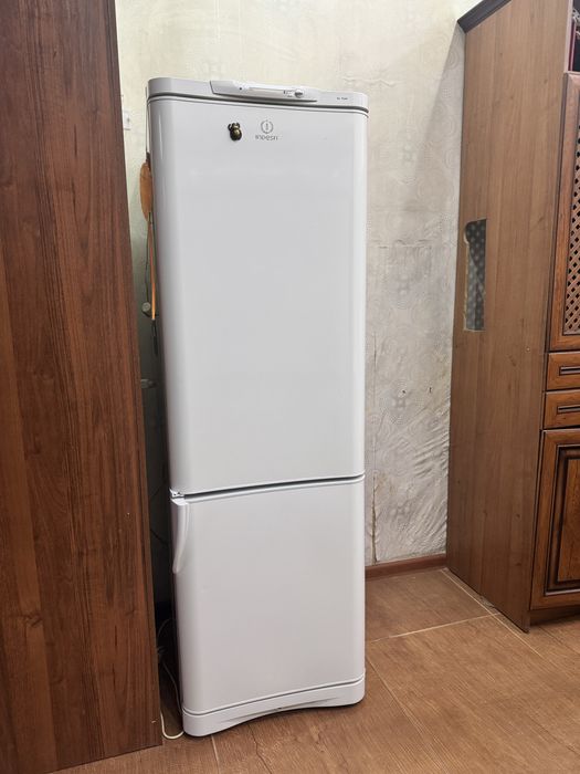 Холодильник б/у.