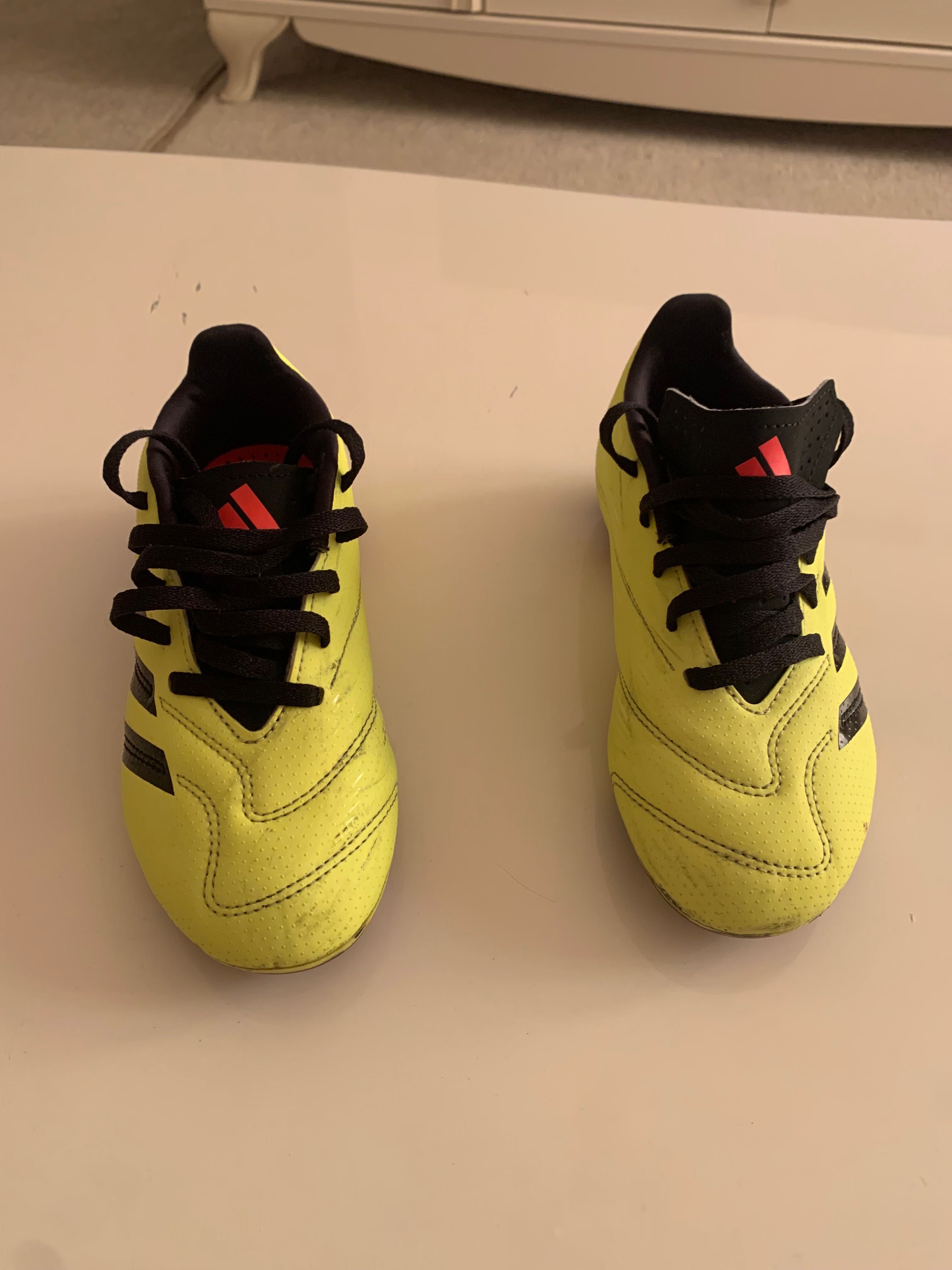 Оригинални детски бутонки Adidas Predator, 32 номер