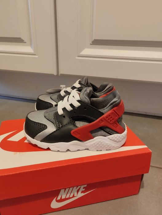 Nike Air Huarache  номер 21, нови с кутия .Цена 49 лв