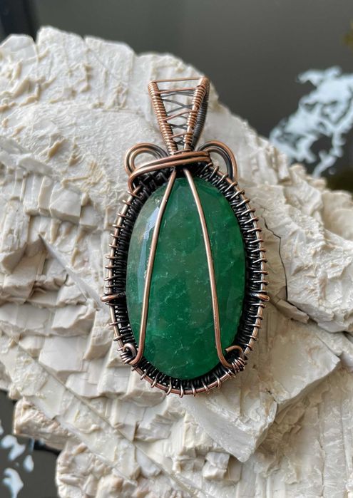 Pandantiv/Medalion Fir Cupru Antichizat si PiatraSemipretioasa Smarald