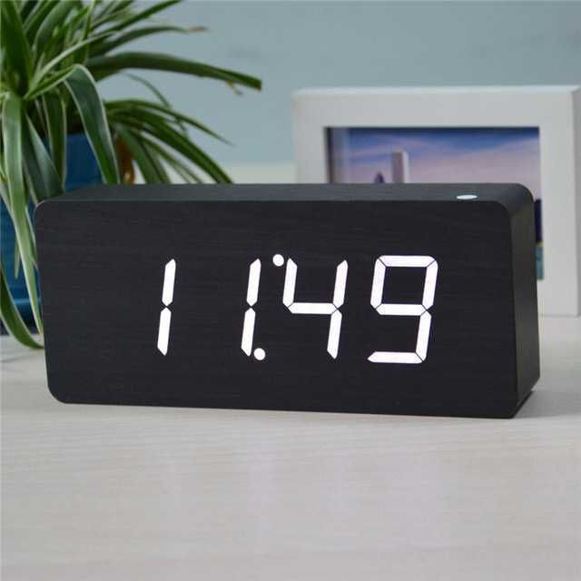 Промо LED настолен часовник + аларма и температура.