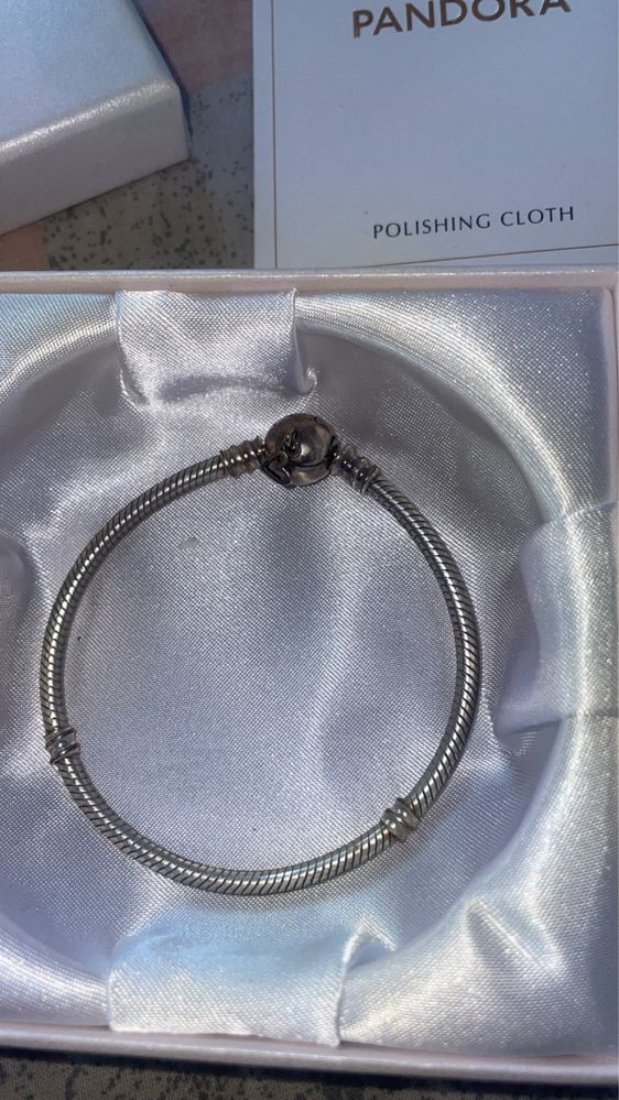 Оригинална гривна на Pandora