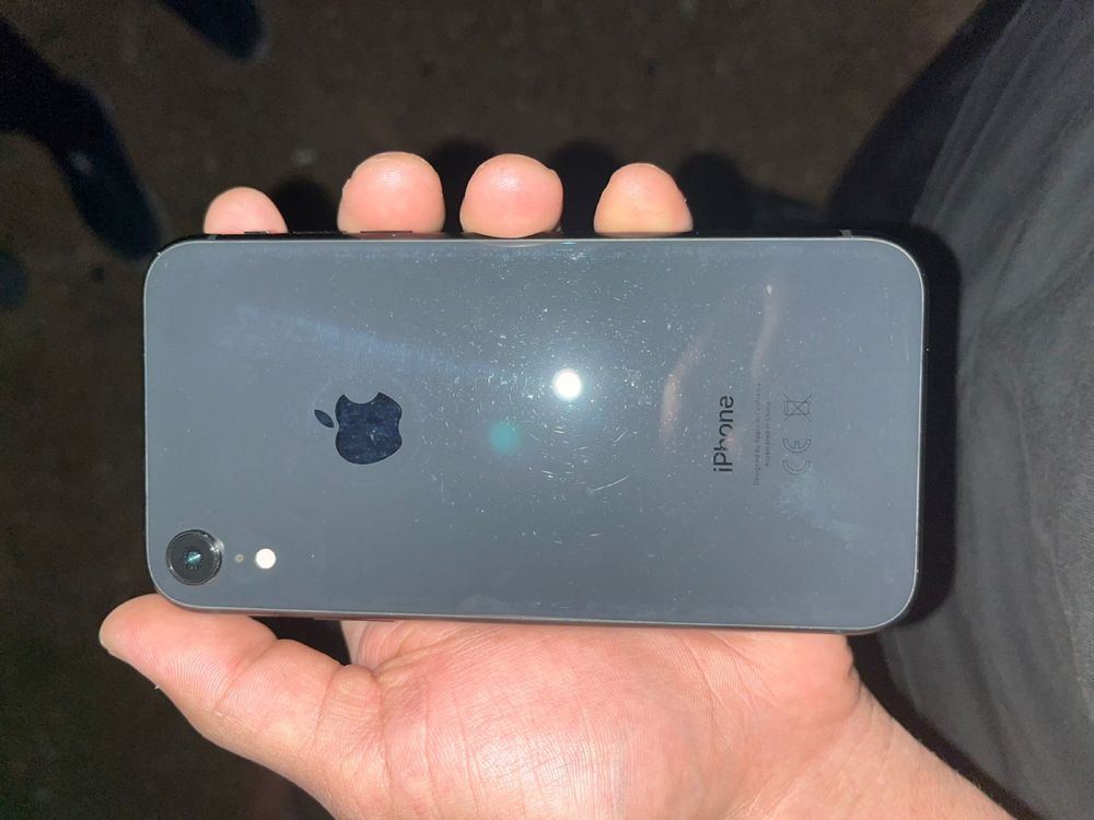 iPhone XR смартфон