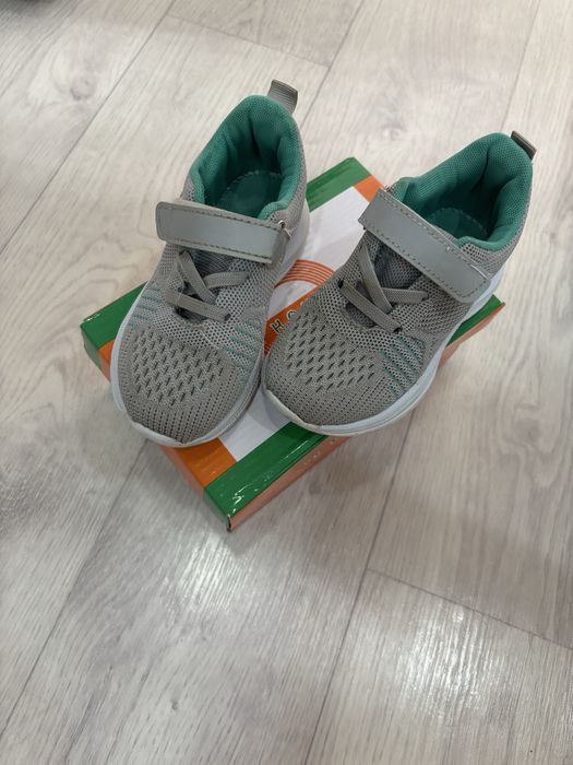 Детские кроссовки