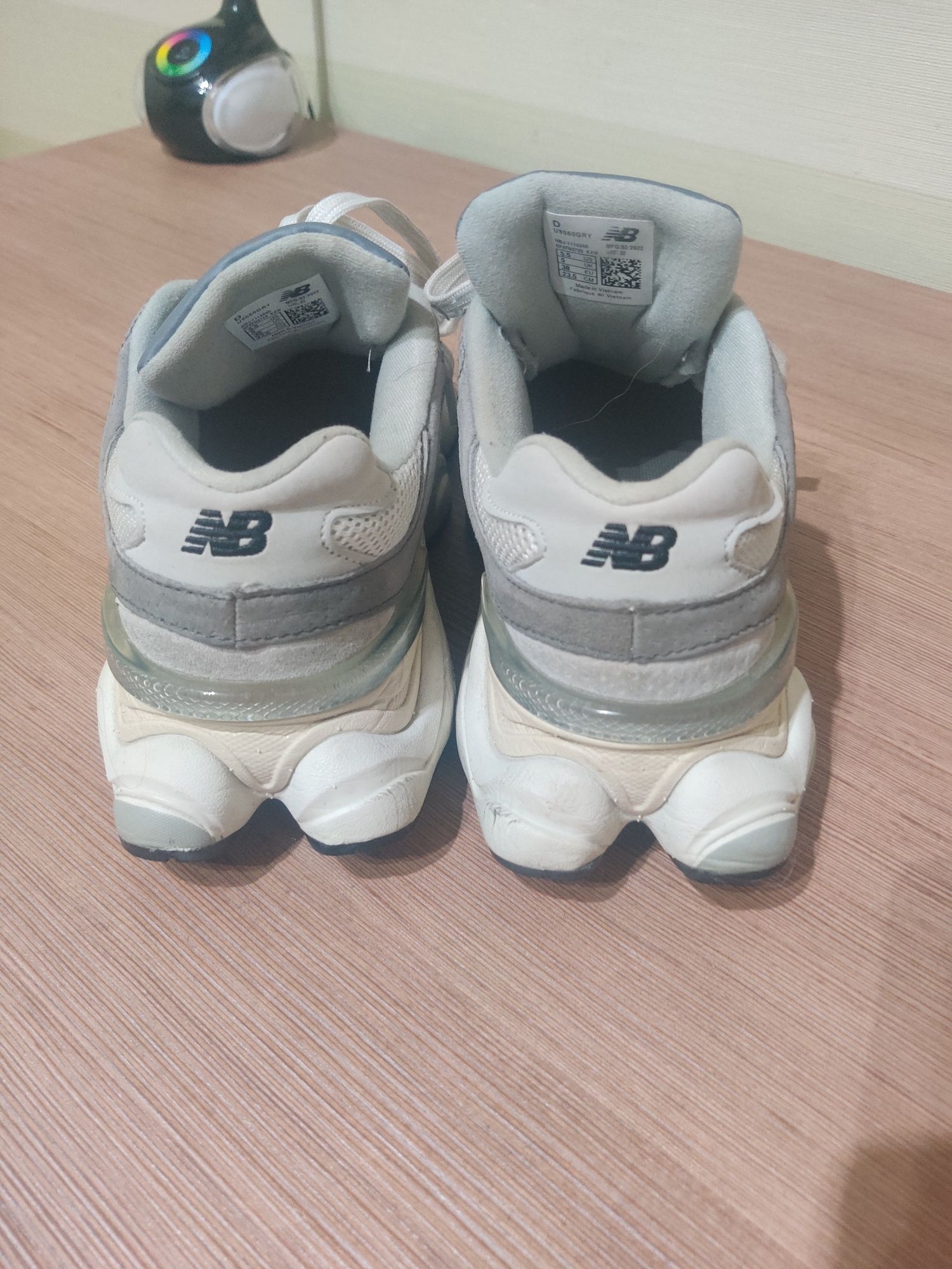 Converse, New balance 9060