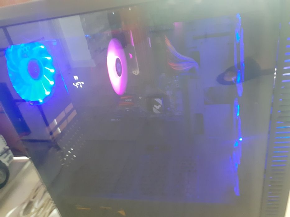 Vând PC impecabil
