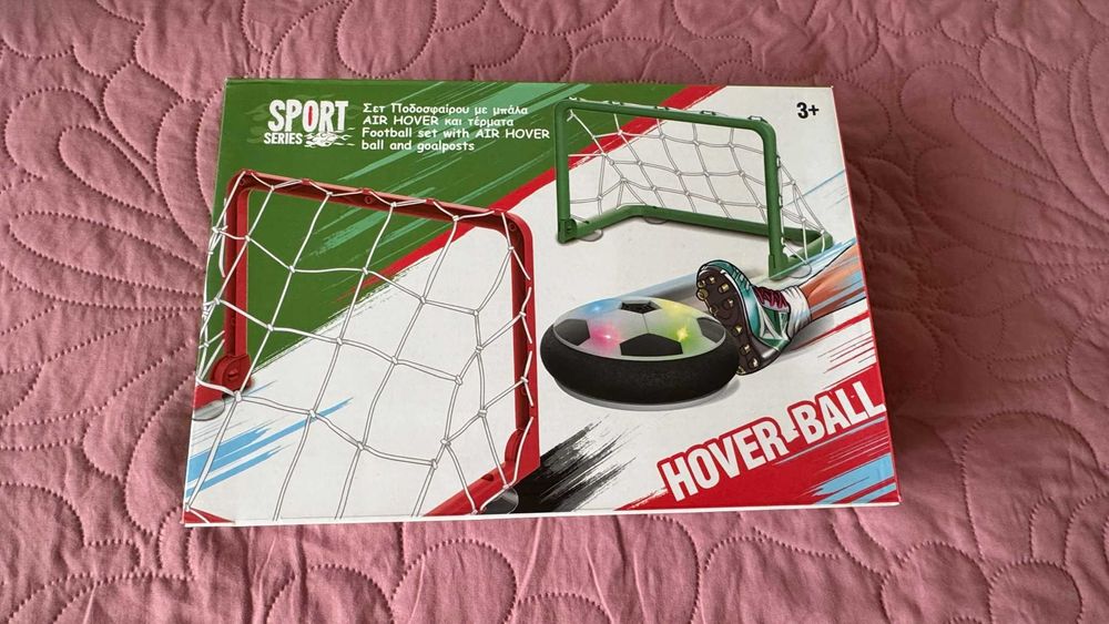 Арбалет, карта на света ,лаптоп, майсторска масичка,матю, топка