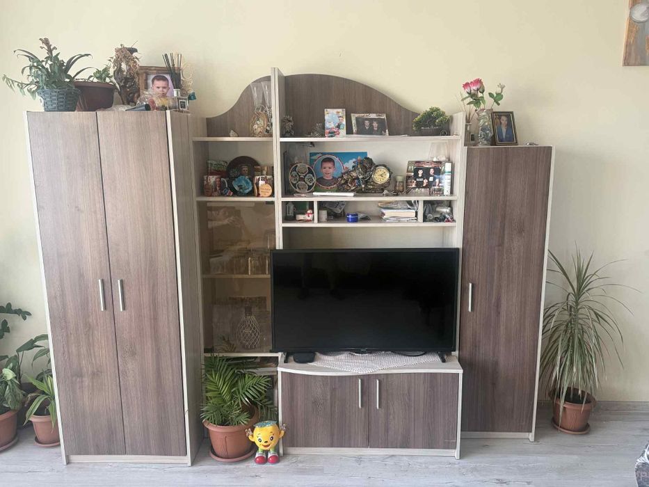 Модерна холна секция в отлично състояние