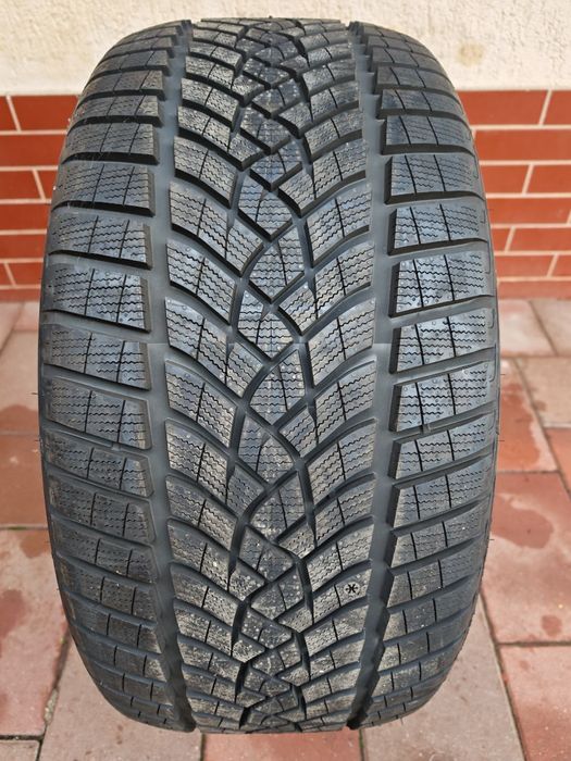 Anvelopa IARNA Goodyear Ultragrip Performance + NOUA 275 35 R21 8.25mm