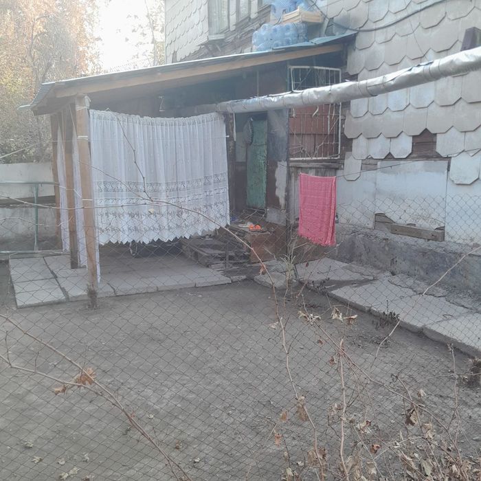 Сергели Спутнике 1.  2 х комнатную квартиру в деревянном доме 1/2