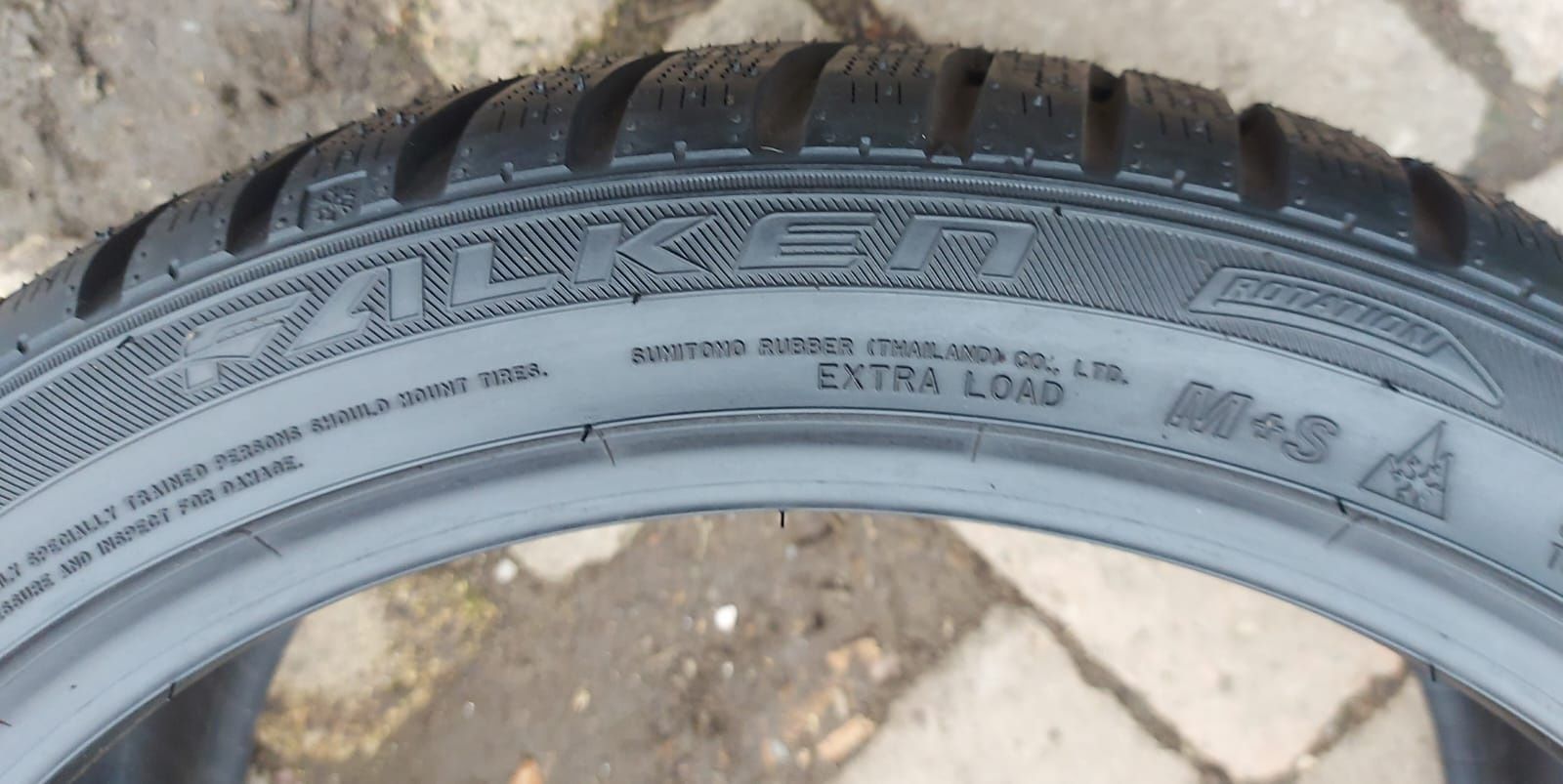 O bucată 255/35 R18 94V XL Falken HS449 Eurowinter M+S iarnă