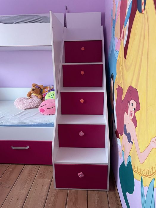 Pat suspendat pentru fetițe