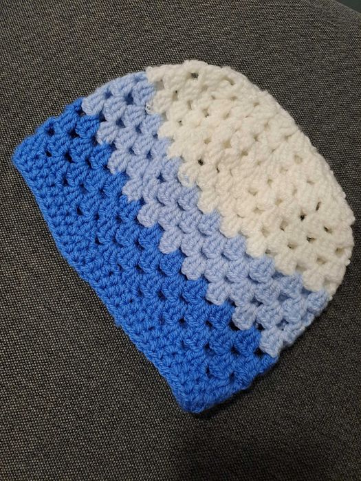 Vand paturica,sosete,caciuli copii si adulti,crosetate manual ,105x105