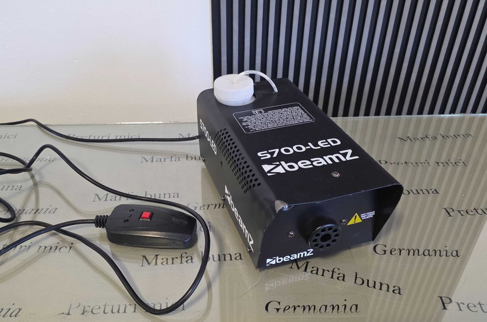 Masina de facut fum S700-LED Beamz - import Germania