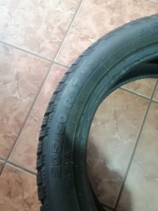 Vând 2 anvelope 205 50 17  Sebring 300 lei buc