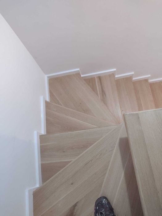 Confecționăm scări din lemn