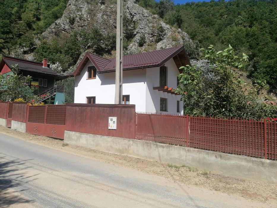 Dau in chirie cabana  de Crăciun  si de  Anul nou