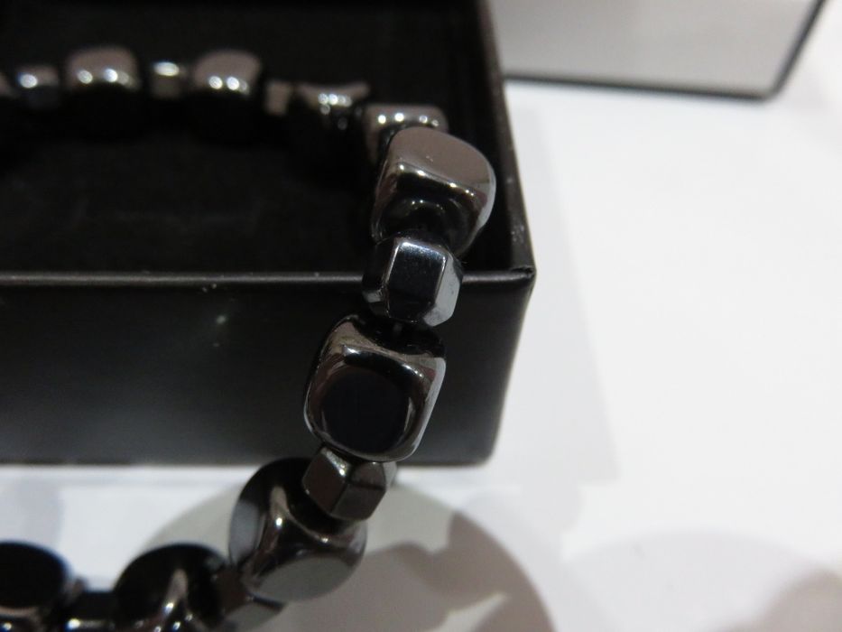 Мъжка гривна от естествен камък хематит.